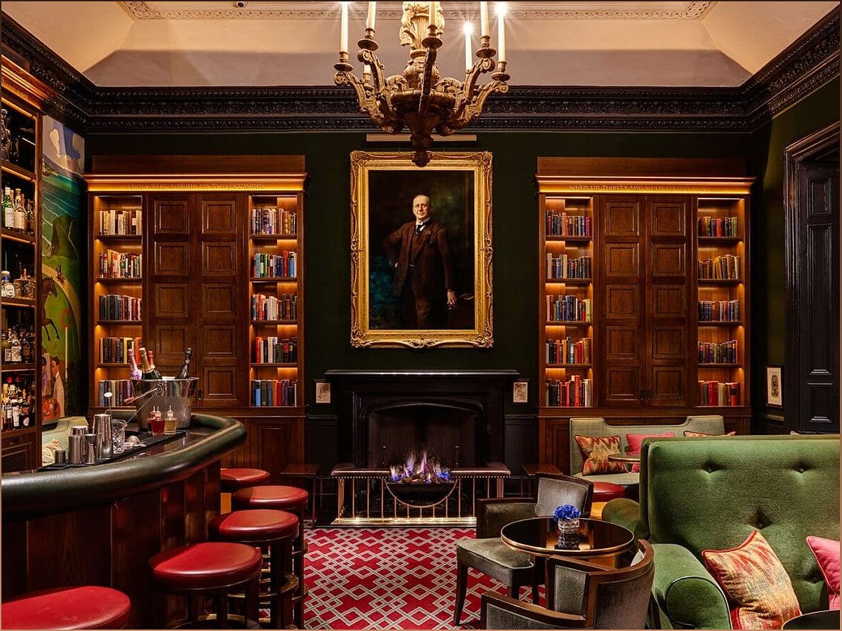 Luxury Hotels in Dublin: Where History and Glamour Meet - -611125660